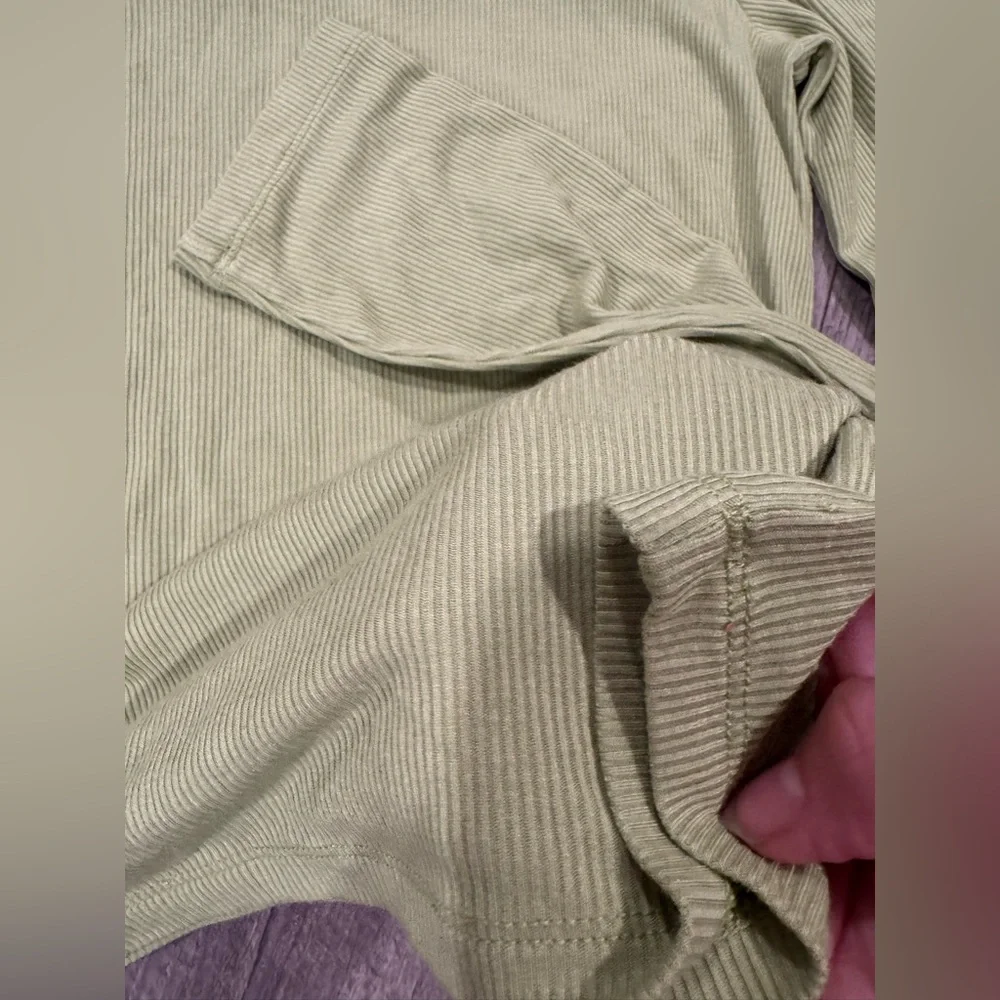 AMERICAN EAGLE turtleneck top ✨